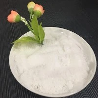 Nitrate de sodium en poudre cristalline blanche